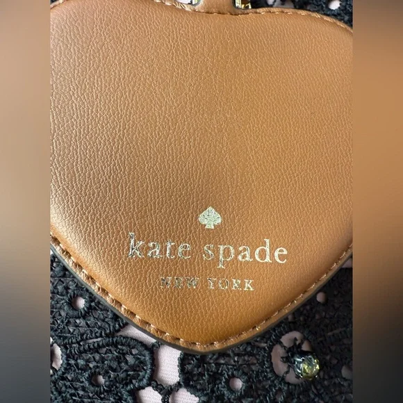 *SOLD* Kate Spade NYC Big Apple 3D Pretzel Coin Purse - Picture 10 of 13